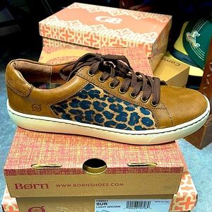NIB BORN Casual shoes